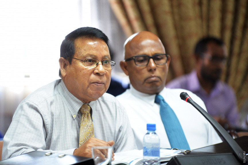 2019 ވަނަ އަހަރަށް ލަފާކޮށް ރައްޔިތުންގެ މަޖިލީހަށް ހުށަހަޅާފައިވާ ބަޖެޓް ދިރާސާ ކުރުމަށް ބެއްވި މަޖިލީހުގެ ބަޖެޓް ކޮމިޓީގެ ބައްދަލުވުމުގެ ތެރެއިން -- ސަން ފޮޓޯ / އަޙްމަދު އަވްޝަން އިލްޔާސް