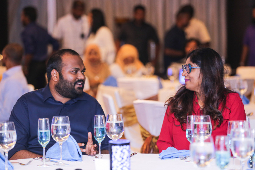 ނޮވެމްބަރ 14، 2018: ރައްޔިތުންގެ މަޖިލީހުގެ ރައީސް އަދި ޖުމްހޫރީ ޕާޓީގެ ލީޑަރު ގާސިމް އިބްރާހިމްގެ އަނބިކަނބަލުން އައިޝަތު ނަހުލާ އަދި އޭނާގެ މަންމަ ހަދީޖާ އިބްރާހިމް އިސްވެގެން އުފައްދައިފައިވާ ޖަމިއްޔާ، އެސޯސިއޭޝަން ފޯ ސޯޝަލް ބެނެފިޓްސް އެންޑް އެއިޑް (އަސްބާ) ރަސްމީކޮށް އިފްތިތާހް ކުރުމަށް ޖެން ހޮޓެލްގައި ބޭއްވި ރަސްމިޔާތުގެ ތެރެއިން -- ސަން ފޮޓޯ/ ފަޔާޒު މޫސާ 
