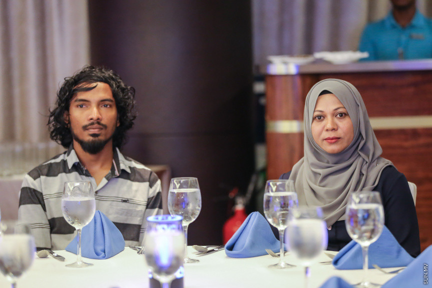 ނޮވެމްބަރ 14، 2018: ރައްޔިތުންގެ މަޖިލީހުގެ ރައީސް އަދި ޖުމްހޫރީ ޕާޓީގެ ލީޑަރު ގާސިމް އިބްރާހިމްގެ އަނބިކަނބަލުން އައިޝަތު ނަހުލާ އަދި އޭނާގެ މަންމަ ހަދީޖާ އިބްރާހިމް އިސްވެގެން އުފައްދައިފައިވާ ޖަމިއްޔާ، އެސޯސިއޭޝަން ފޯ ސޯޝަލް ބެނެފިޓްސް އެންޑް އެއިޑް (އަސްބާ) ރަސްމީކޮށް އިފްތިތާހް ކުރުމަށް ޖެން ހޮޓެލްގައި ބޭއްވި ރަސްމިޔާތުގެ ތެރެއިން -- ސަން ފޮޓޯ/ ފަޔާޒު މޫސާ 