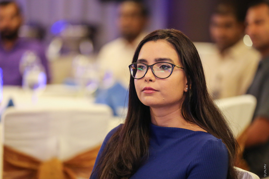 ނޮވެމްބަރ 14، 2018: ރައްޔިތުންގެ މަޖިލީހުގެ ރައީސް އަދި ޖުމްހޫރީ ޕާޓީގެ ލީޑަރު ގާސިމް އިބްރާހިމްގެ އަނބިކަނބަލުން އައިޝަތު ނަހުލާ އަދި އޭނާގެ މަންމަ ހަދީޖާ އިބްރާހިމް އިސްވެގެން އުފައްދައިފައިވާ ޖަމިއްޔާ، އެސޯސިއޭޝަން ފޯ ސޯޝަލް ބެނެފިޓްސް އެންޑް އެއިޑް (އަސްބާ) ރަސްމީކޮށް އިފްތިތާހް ކުރުމަށް ޖެން ހޮޓެލްގައި ބޭއްވި ރަސްމިޔާތުގެ ތެރެއިން -- ސަން ފޮޓޯ/ ފަޔާޒު މޫސާ 