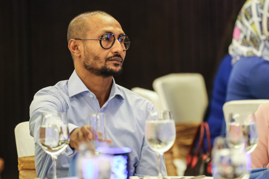 ނޮވެމްބަރ 14، 2018: ރައްޔިތުންގެ މަޖިލީހުގެ ރައީސް އަދި ޖުމްހޫރީ ޕާޓީގެ ލީޑަރު ގާސިމް އިބްރާހިމްގެ އަނބިކަނބަލުން އައިޝަތު ނަހުލާ އަދި އޭނާގެ މަންމަ ހަދީޖާ އިބްރާހިމް އިސްވެގެން އުފައްދައިފައިވާ ޖަމިއްޔާ، އެސޯސިއޭޝަން ފޯ ސޯޝަލް ބެނެފިޓްސް އެންޑް އެއިޑް (އަސްބާ) ރަސްމީކޮށް އިފްތިތާހް ކުރުމަށް ޖެން ހޮޓެލްގައި ބޭއްވި ރަސްމިޔާތުގެ ތެރެއިން -- ސަން ފޮޓޯ/ ފަޔާޒު މޫސާ 