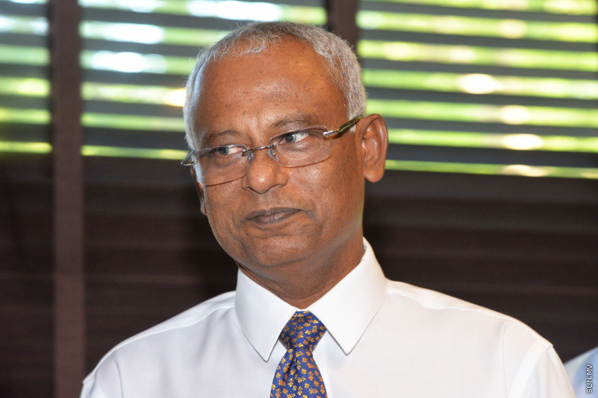 15 ނޮވެންބަރު 2018 : ކޯލިޝަންގެ ލީޑަރުން ހޮޓަލް ޖެންގައި ބައްދަލު ކުރެއްވުމައް ފަހު މީޑިއާއަށް މައުލޫމާތު ދެއްވުމުގެ ތެރެއިން -- ސަން ފޮޓޯ : އަޙުމަދު އަވްޝަން އިލްޔާސް 