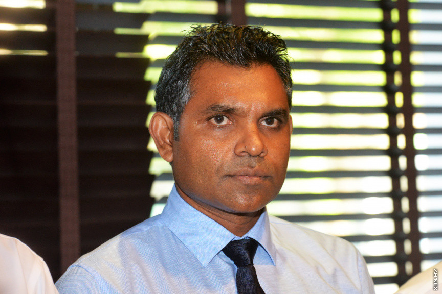 15 ނޮވެންބަރު 2018 : ކޯލިޝަންގެ ލީޑަރުން ހޮޓަލް ޖެންގައި ބައްދަލު ކުރެއްވުމައް ފަހު މީޑިއާއަށް މައުލޫމާތު ދެއްވުމުގެ ތެރެއިން -- ސަން ފޮޓޯ : އަޙުމަދު އަވްޝަން އިލްޔާސް 