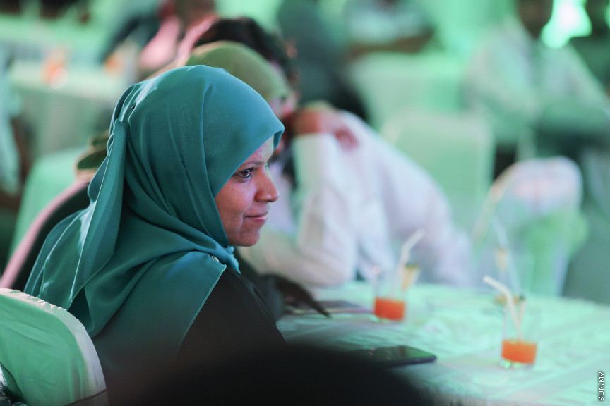 ނޮވެމްބަރ 15، 2018: ދިގު މެދުކެނޑުމަކަށް ފަހު އަދާލަތު ޕާޓީގެ ސިޔާސީ ހަރަކާތްތައް ފެށުން: އަދާލަތު ޕާޓީގެ އާންމު މެމްބަރުނާއި ބައްދަލުކުރުމަށް ދަރުބާރުގޭގައި ބޭއްވި ހާއްސަ ހަރަކާތުގެ ތެރެއިން -- ސަން ފޮޓޯ/ ފަޔާޒު މޫސާ