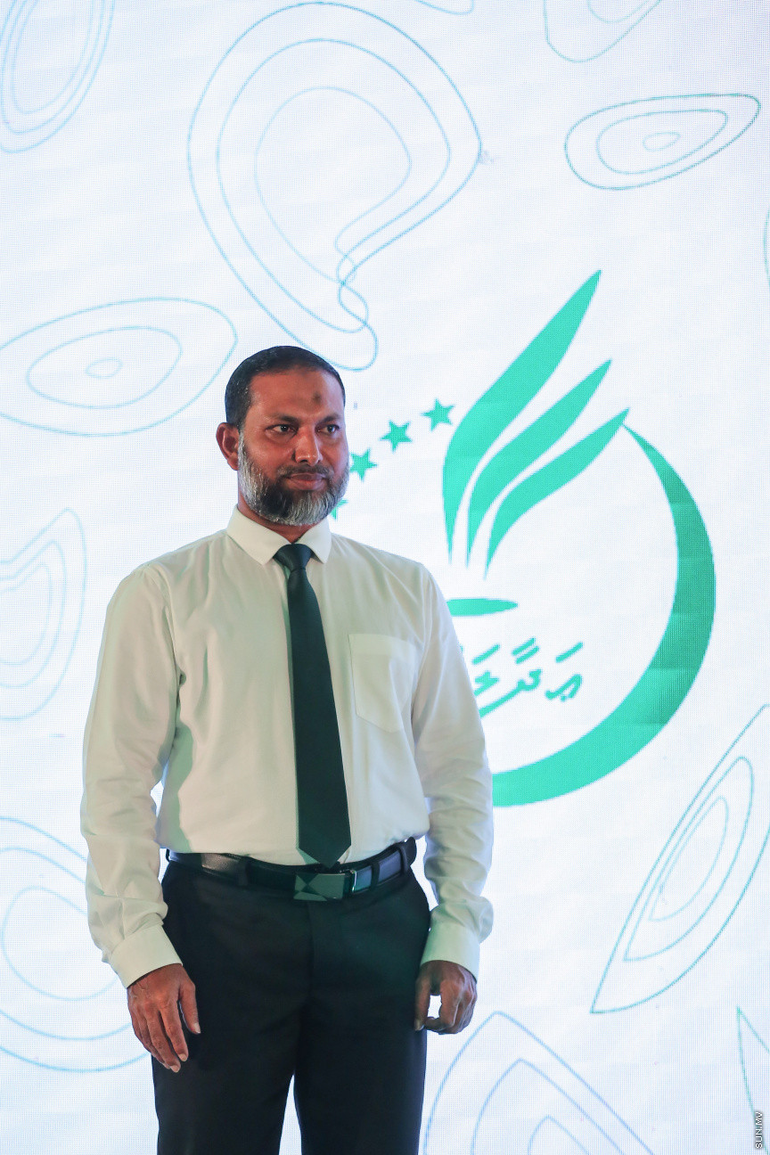ނޮވެމްބަރ 15، 2018: ދިގު މެދުކެނޑުމަކަށް ފަހު އަދާލަތު ޕާޓީގެ ސިޔާސީ ހަރަކާތްތައް ފެށުން: އަދާލަތު ޕާޓީގެ އާންމު މެމްބަރުނާއި ބައްދަލުކުރުމަށް ދަރުބާރުގޭގައި ބޭއްވި ހާއްސަ ހަރަކާތުގެ ތެރެއިން -- ސަން ފޮޓޯ/ ފަޔާޒު މޫސާ