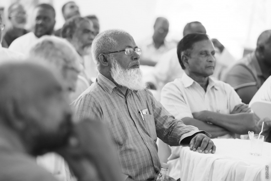 ނޮވެމްބަރ 15، 2018: ދިގު މެދުކެނޑުމަކަށް ފަހު އަދާލަތު ޕާޓީގެ ސިޔާސީ ހަރަކާތްތައް ފެށުން: އަދާލަތު ޕާޓީގެ އާންމު މެމްބަރުނާއި ބައްދަލުކުރުމަށް ދަރުބާރުގޭގައި ބޭއްވި ހާއްސަ ހަރަކާތުގެ ތެރެއިން -- ސަން ފޮޓޯ/ ފަޔާޒު މޫސާ