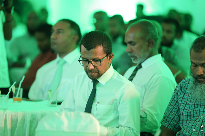 ނޮވެމްބަރ 15، 2018: ދިގު މެދުކެނޑުމަކަށް ފަހު އަދާލަތު ޕާޓީގެ ސިޔާސީ ހަރަކާތްތައް ފެށުން: އަދާލަތު ޕާޓީގެ އާންމު މެމްބަރުނާއި ބައްދަލުކުރުމަށް ދަރުބާރުގޭގައި ބޭއްވި ހާއްސަ ހަރަކާތުގެ ތެރެއިން -- ސަން ފޮޓޯ/ ފަޔާޒު މޫސާ