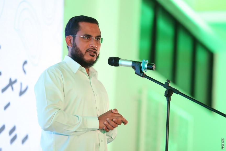 ނޮވެމްބަރ 15، 2018: ދިގު މެދުކެނޑުމަކަށް ފަހު އަދާލަތު ޕާޓީގެ ސިޔާސީ ހަރަކާތްތައް ފެށުން: އަދާލަތު ޕާޓީގެ އާންމު މެމްބަރުނާއި ބައްދަލުކުރުމަށް ދަރުބާރުގޭގައި ބޭއްވި ހާއްސަ ހަރަކާތުގެ ތެރެއިން -- ސަން ފޮޓޯ/ ފަޔާޒު މޫސާ