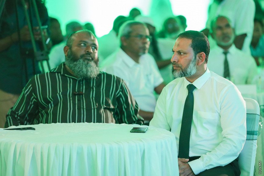 ނޮވެމްބަރ 15، 2018: ދިގު މެދުކެނޑުމަކަށް ފަހު އަދާލަތު ޕާޓީގެ ސިޔާސީ ހަރަކާތްތައް ފެށުން: އަދާލަތު ޕާޓީގެ އާންމު މެމްބަރުނާއި ބައްދަލުކުރުމަށް ދަރުބާރުގޭގައި ބޭއްވި ހާއްސަ ހަރަކާތުގެ ތެރެއިން -- ސަން ފޮޓޯ/ ފަޔާޒު މޫސާ
