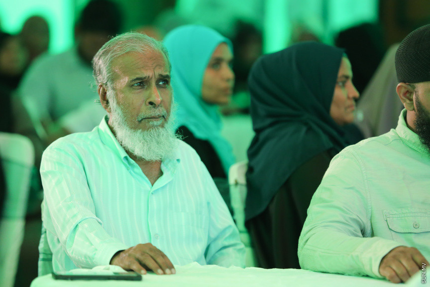 ނޮވެމްބަރ 15، 2018: ދިގު މެދުކެނޑުމަކަށް ފަހު އަދާލަތު ޕާޓީގެ ސިޔާސީ ހަރަކާތްތައް ފެށުން: އަދާލަތު ޕާޓީގެ އާންމު މެމްބަރުނާއި ބައްދަލުކުރުމަށް ދަރުބާރުގޭގައި ބޭއްވި ހާއްސަ ހަރަކާތުގެ ތެރެއިން -- ސަން ފޮޓޯ/ ފަޔާޒު މޫސާ