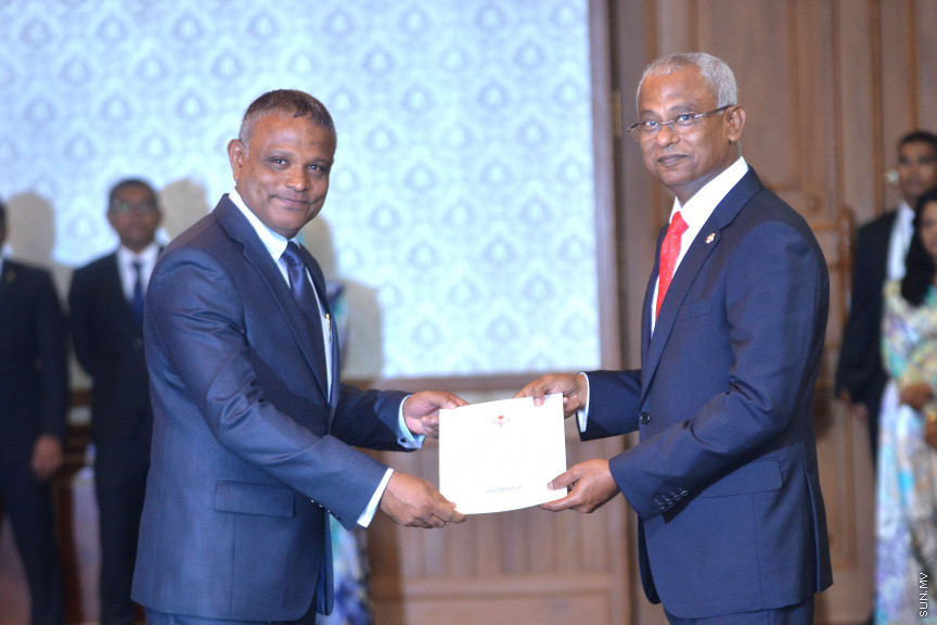 ނޮވެމްބަރ 17، 2018: ރައީސް އިބްރާޙިމް މުހައްމަދު ސޯލިހުގެ ސަރުކާރުގެ ކެބިނެޓް ހުވާކުރުމާއި ރައީސް އޮފީހުގެ ބައެއް މަގާމުތަކަށް ބޭފުޅުން އައްޔަނުކުރުމަށް ރައީސް އޮފީހުގައި ބޭއްވި ރަސްމިއްޔާތު -- ސަން ފޮޓޯ/ އަޙްމަދު އަވްޝަން އިލްޔާސް