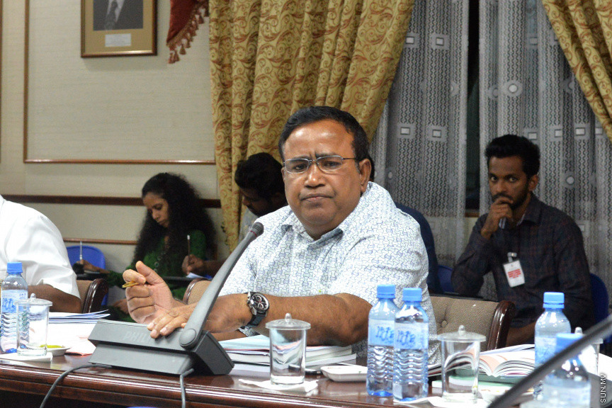 2019 ވަނަ އަހަރުގެ ބަޖެޓް ދިރާސާ ކުރާ ކޮމެޓީ ބައްދަލުވުމުގެ ތެރެއިން -- ސަން ފޮޓޯ/ އަހުމަދު އަވްޝަން އިލްޔާސް