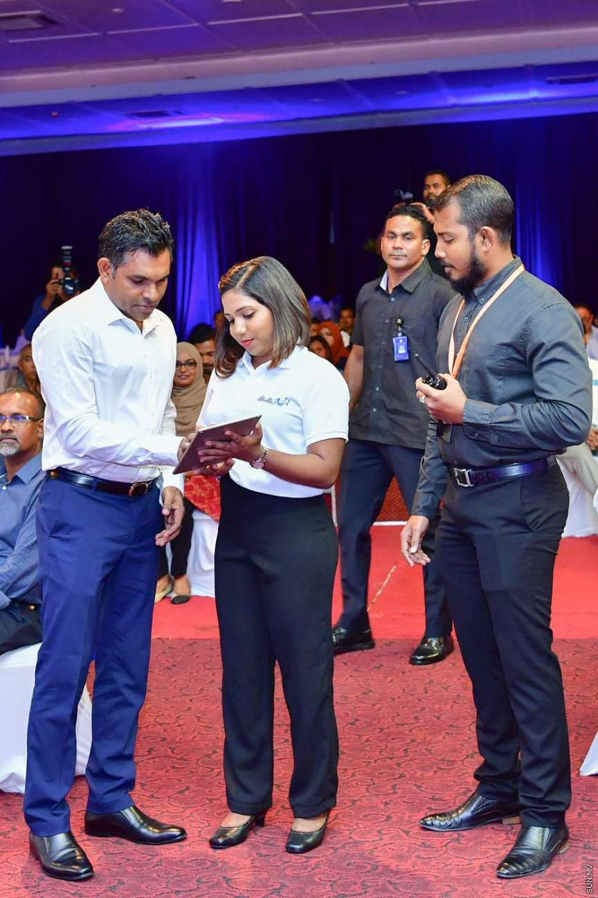 މަންތާ އެއާ ރަސްމީކޮށް ލޯންޗުކޮށް ބްރޭންޑް އެމްބެސެޑަރުން ކަޑައެޅޫމައް ރޭބޭއްވި ރަސްމިއްޔާތުގެ ތެރެއިން -- ފޮޓޯ/ ރައީސް އޮފީސް