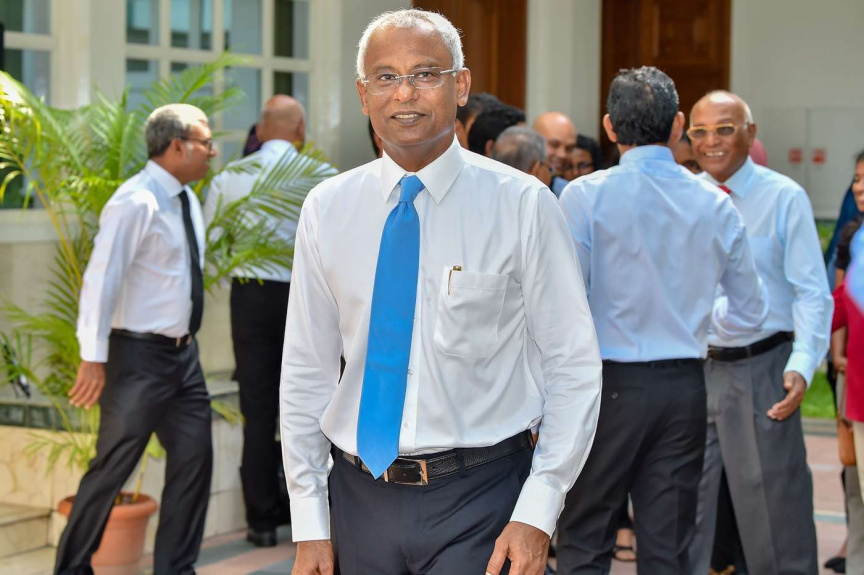 ޑިސެމްބަރ 2، 2018: އެއްފަހަރު ބޭނުންކޮށްފައި އުކާލާ ޕްލާސްޓިކް ރައީސުލްޖުމްހޫރިއްޔާގެ އޮފީހުގައި ބޭނުންކުރުން މަދުކުރުން އިފްތިތާޙްކުރުމަށް ރައީސް އޮފީހުގައި ބޭއްވި ރަސްމިއްޔާތުގެ ތެރެއިން -- ފޮޓޯ/ ރައީސް އޮފީސް
