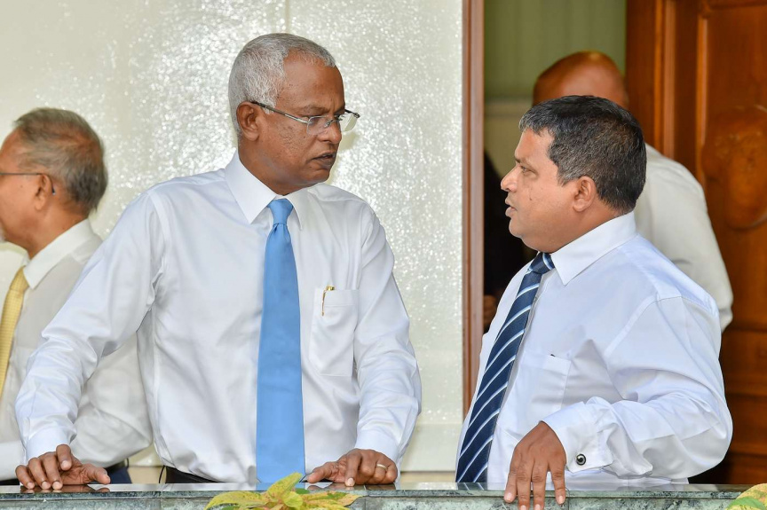 ޑިސެމްބަރ 2، 2018: އެއްފަހަރު ބޭނުންކޮށްފައި އުކާލާ ޕްލާސްޓިކް ރައީސުލްޖުމްހޫރިއްޔާގެ އޮފީހުގައި ބޭނުންކުރުން މަދުކުރުން އިފްތިތާޙްކުރުމަށް ރައީސް އޮފީހުގައި ބޭއްވި ރަސްމިއްޔާތުގެ ތެރެއިން -- ފޮޓޯ/ ރައީސް އޮފީސް
