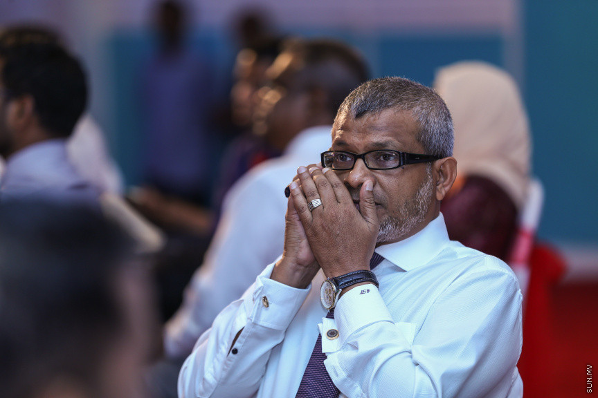 ދިވެހި ނޫސްވެރިކަމުގެ އަލިމަސް ޔޫބިލް ފާހަގަކުރުމަށާއި، އެކި ރޮނގުތަކުން މިދިޔަ އަހަރުގެ އެންމެ މޮޅު ނޫސްވެރިންނަށް އިނާމު ދިނުމަށް ދަރުބާރުގޭގައި ބޭއްވި ޖަލްސާ -- ސަން ފޮޓޯ/ ފަޔާޒު މޫސާ