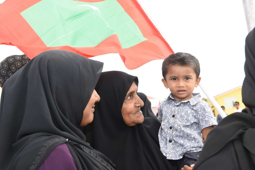ރައީސް އިބްރާހިމް މުހައްމަދު ސޯލިހު ރ. ދުވާފަރަށް ވަޑައިގަތުން: ދަތުރުގައި ދުވާފަރު ކައުންސިލާއި ވަނީ ބައްދަލުކުރައްވައިފައި -- ފޮޓޯ/ ރައީސް އޮފީސް