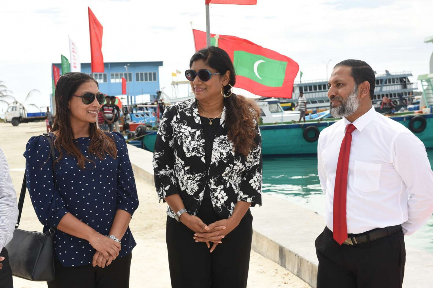 ރައީސް އިބްރާހިމް މުހައްމަދު ސޯލިހު ރ. ދުވާފަރަށް ވަޑައިގަތުން: ދަތުރުގައި ދުވާފަރު ކައުންސިލާއި ވަނީ ބައްދަލުކުރައްވައިފައި -- ފޮޓޯ/ ރައީސް އޮފީސް