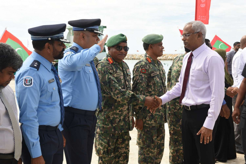 ރައީސް އިބްރާހިމް މުހައްމަދު ސޯލިހު ރ. ދުވާފަރަށް ވަޑައިގަތުން: ދަތުރުގައި ދުވާފަރު ކައުންސިލާއި ވަނީ ބައްދަލުކުރައްވައިފައި -- ފޮޓޯ/ ރައީސް އޮފީސް