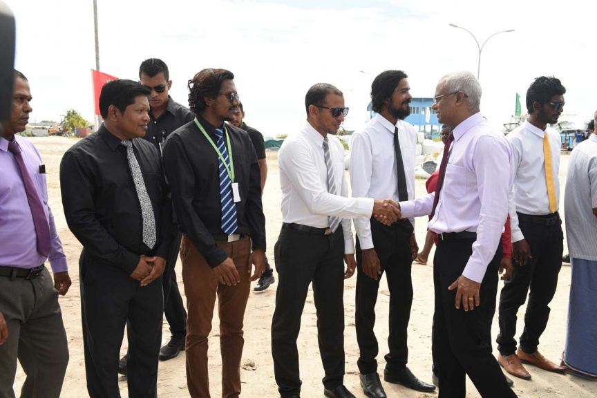 ރައީސް އިބްރާހިމް މުހައްމަދު ސޯލިހު ރ. ދުވާފަރަށް ވަޑައިގަތުން: ދަތުރުގައި ދުވާފަރު ކައުންސިލާއި ވަނީ ބައްދަލުކުރައްވައިފައި -- ފޮޓޯ/ ރައީސް އޮފީސް