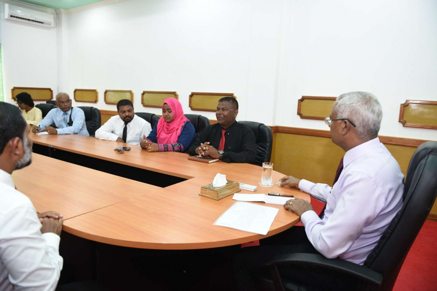 ރައީސް އިބްރާހިމް މުހައްމަދު ސޯލިހު ރ. ދުވާފަރަށް ވަޑައިގަތުން: ދަތުރުގައި ދުވާފަރު ކައުންސިލާއި ވަނީ ބައްދަލުކުރައްވައިފައި -- ފޮޓޯ/ ރައީސް އޮފީސް
