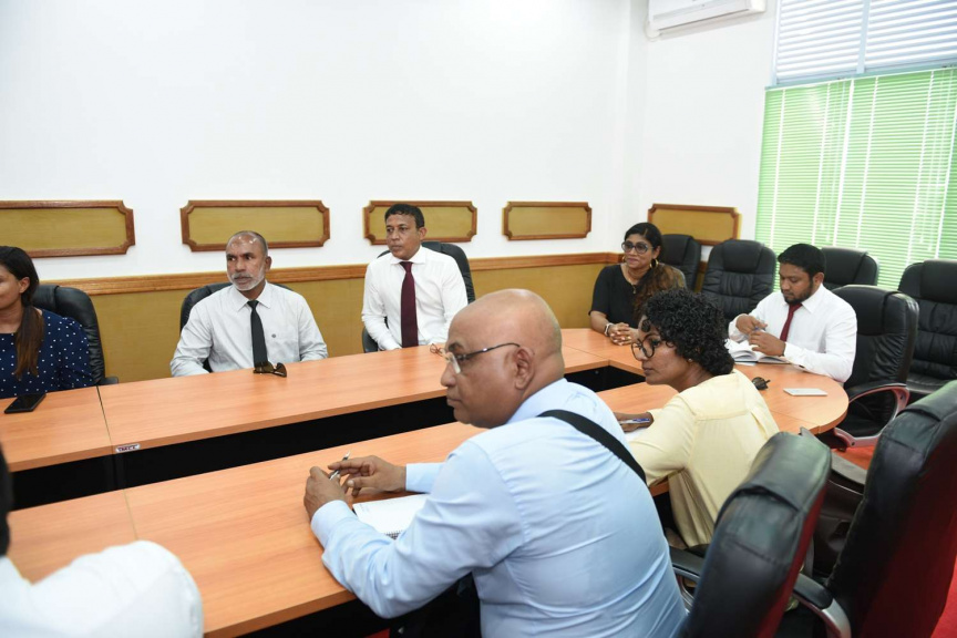 ރައީސް އިބްރާހިމް މުހައްމަދު ސޯލިހު ރ. ދުވާފަރަށް ވަޑައިގަތުން: ދަތުރުގައި ދުވާފަރު ކައުންސިލާއި ވަނީ ބައްދަލުކުރައްވައިފައި -- ފޮޓޯ/ ރައީސް އޮފީސް
