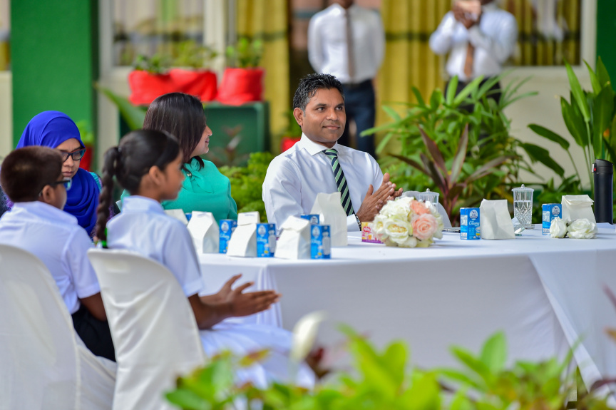 ސްކޫލްތަކުގެ ދަރިވަރުންނަށް ހެނދުނުގެ ނާސްތާ ދިނުމުދެ ޕައިލެޓް  ޕްރޮގްރާމް ރަސްމީކޮން ފެށުން -- ޕޮޓޯ/ ރައީސް އޮފީސް