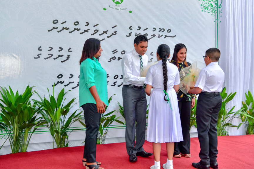 ސްކޫލްތަކުގެ ދަރިވަރުންނަށް ހެނދުނުގެ ނާސްތާ ދިނުމުދެ ޕައިލެޓް  ޕްރޮގްރާމް ރަސްމީކޮން ފެށުން -- ޕޮޓޯ/ ރައީސް އޮފީސް