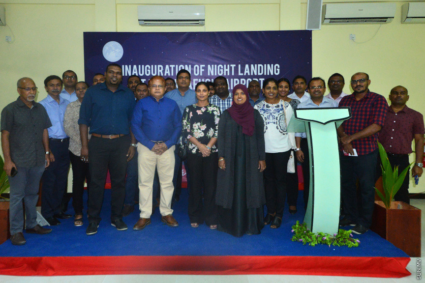 15 ޖެނުއަރީ 2018: ތިމަރަފުށީ އެއާޕޯޓަށް މޯލްޑިވިއަން އިން ރޭގަނޑު ފުލައިޓް ޖައްސަން ފެށުމަށް ބޭއްވި ރަސްމިއްޔާތުގެ ތެރެއިން -- ސަން ފޮޓޯ/ މުހައްމަދު މުޒައްޔިން ނާޒިމް