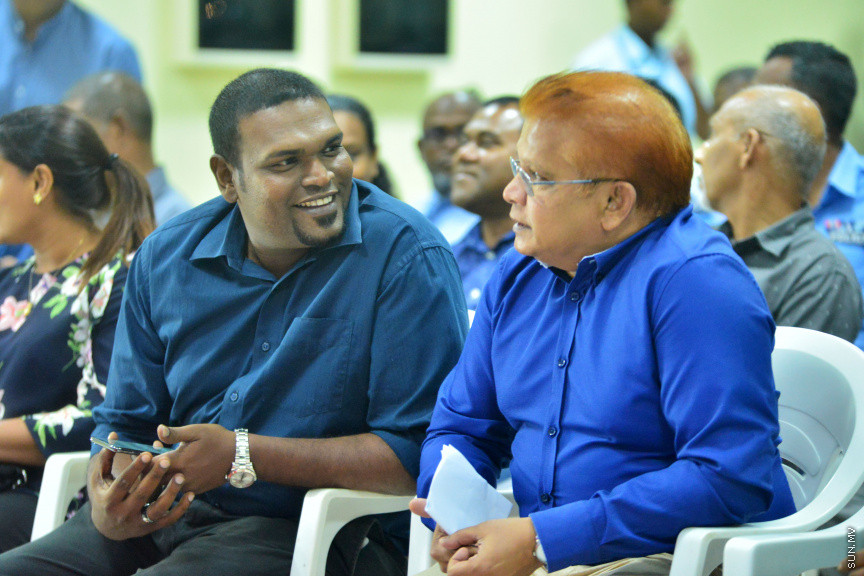 15 ޖެނުއަރީ 2018: ތިމަރަފުށީ އެއާޕޯޓަށް މޯލްޑިވިއަން އިން ރޭގަނޑު ފުލައިޓް ޖައްސަން ފެށުމަށް ބޭއްވި ރަސްމިއްޔާތުގެ ތެރެއިން -- ސަން ފޮޓޯ/ މުހައްމަދު މުޒައްޔިން ނާޒިމް