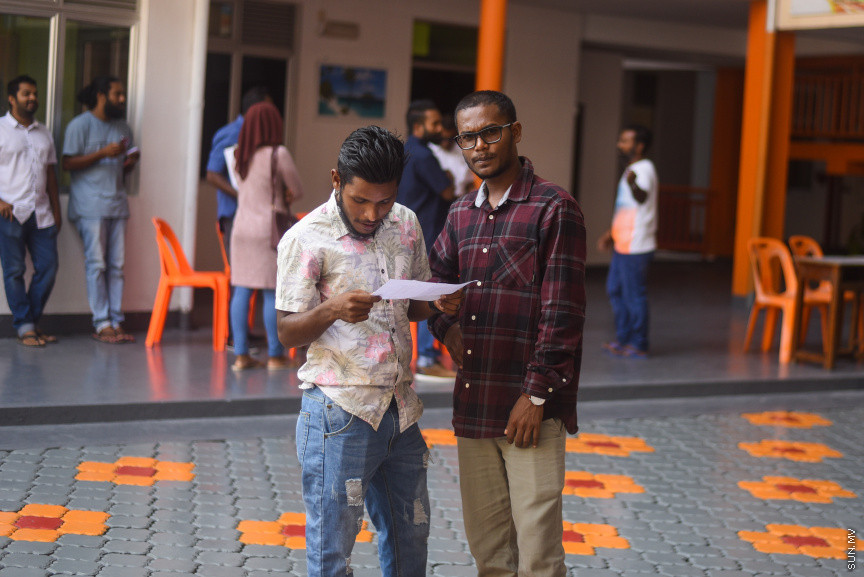 ޖެނުއަރީ 18، 2019: މިއަހަރު ބާއްވާ ރައްޔިތުންގެ މަޖިލީހުގެ އިންތިހާބުގައި އެމްޑީޕީގެ ފަރާތުން ވާދަކުރާނެ ކެންޑިޑޭޓުން ކަނޑައެޅުމަށް ބާއްވާ ޕާޓީ ޕްރައިމެރީ ވޯޓުލުމުގެ ތެރެއިން -- ސަން ފޮޓޯ/ ފަޔާޒު މޫސާ