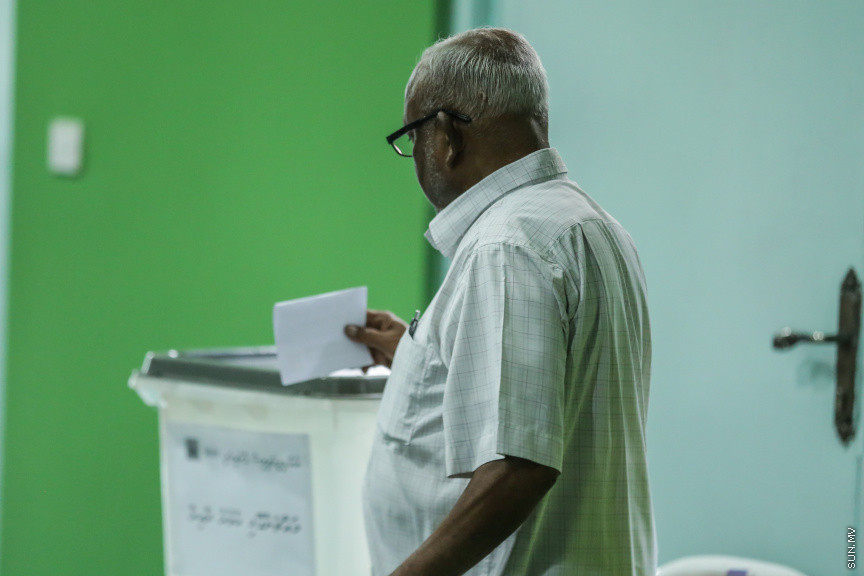 ޖެނުއަރީ 18، 2019: މިއަހަރު ބާއްވާ ރައްޔިތުންގެ މަޖިލީހުގެ އިންތިހާބުގައި އެމްޑީޕީގެ ފަރާތުން ވާދަކުރާނެ ކެންޑިޑޭޓުން ކަނޑައެޅުމަށް ބާއްވާ ޕާޓީ ޕްރައިމެރީ ވޯޓުލުމުގެ ތެރެއިން -- ސަން ފޮޓޯ/ ފަޔާޒު މޫސާ
