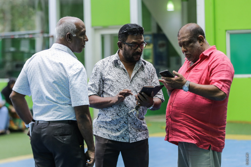 ޖެނުއަރީ 18، 2019: މިއަހަރު ބާއްވާ ރައްޔިތުންގެ މަޖިލީހުގެ އިންތިހާބުގައި އެމްޑީޕީގެ ފަރާތުން ވާދަކުރާނެ ކެންޑިޑޭޓުން ކަނޑައެޅުމަށް ބާއްވާ ޕާޓީ ޕްރައިމެރީ ވޯޓުލުމުގެ ތެރެއިން -- ސަން ފޮޓޯ/ ފަޔާޒު މޫސާ