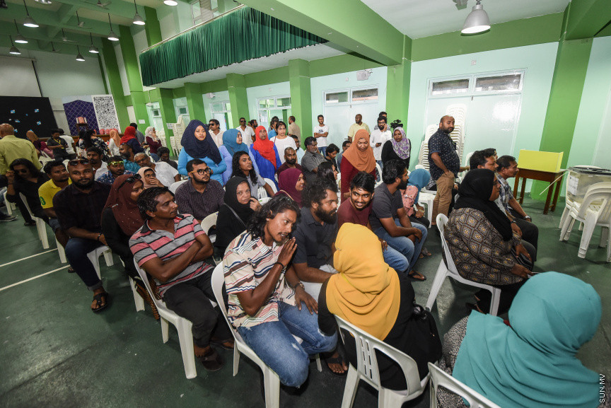 ޖެނުއަރީ 18، 2019: މިއަހަރު ބާއްވާ ރައްޔިތުންގެ މަޖިލީހުގެ އިންތިހާބުގައި އެމްޑީޕީގެ ފަރާތުން ވާދަކުރާނެ ކެންޑިޑޭޓުން ކަނޑައެޅުމަށް ބާއްވާ ޕާޓީ ޕްރައިމެރީ ވޯޓުލުމުގެ ތެރެއިން -- ސަން ފޮޓޯ/ ފަޔާޒު މޫސާ