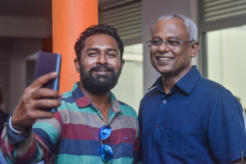 ޖެނުއަރީ 18، 2019: މިއަހަރު ބާއްވާ ރައްޔިތުންގެ މަޖިލީހުގެ އިންތިހާބުގައި އެމްޑީޕީގެ ފަރާތުން ވާދަކުރާނެ ކެންޑިޑޭޓުން ކަނޑައެޅުމަށް ބާއްވާ ޕާޓީ ޕްރައިމެރީ ވޯޓުލުމުގެ ތެރެއިން -- ސަން ފޮޓޯ/ މުހައްމަދު މުޒައްޔިން ނާޒިމް