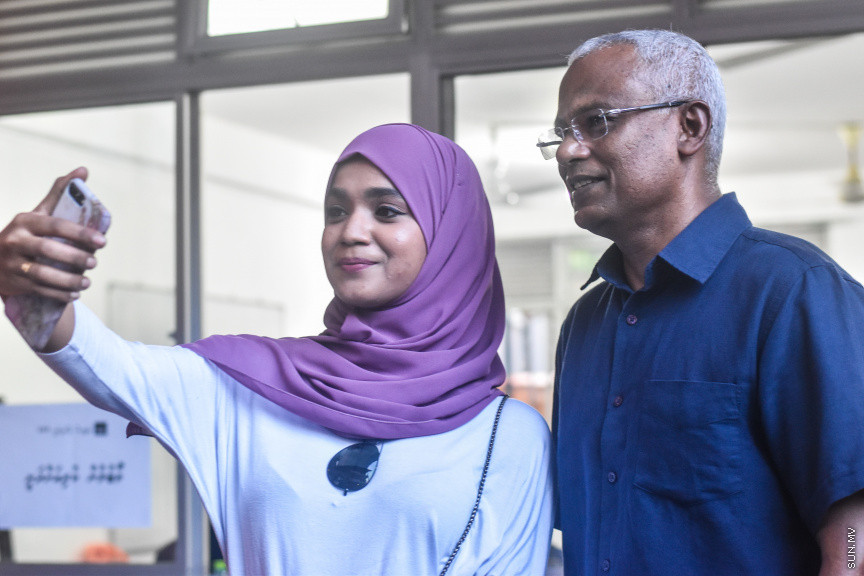 ޖެނުއަރީ 18، 2019: މިއަހަރު ބާއްވާ ރައްޔިތުންގެ މަޖިލީހުގެ އިންތިހާބުގައި އެމްޑީޕީގެ ފަރާތުން ވާދަކުރާނެ ކެންޑިޑޭޓުން ކަނޑައެޅުމަށް ބާއްވާ ޕާޓީ ޕްރައިމެރީ ވޯޓުލުމުގެ ތެރެއިން -- ސަން ފޮޓޯ/ މުހައްމަދު މުޒައްޔިން ނާޒިމް