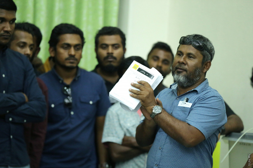 ޖެނުއަރީ 18، 2019: މިއަހަރު ބާއްވާ ރައްޔިތުންގެ މަޖިލީހުގެ އިންތިހާބުގައި އެމްޑީޕީގެ ފަރާތުން ވާދަކުރާނެ ކެންޑިޑޭޓުން ކަނޑައެޅުމަށް ބާއްވާ ޕާޓީ ޕްރައިމެރީ ވޯޓުލުމުގެ ތެރެއިން -- ސަން ފޮޓޯ/ ފަޔާޒު މޫސާ