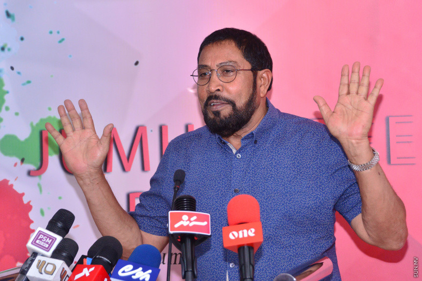 ޖުމްހޫރީޕާޓީއަށް ށ.އަތޮޅުންނާއި ދ.އަތޮޅުން މެންބަރުން ތަކެއް ސޮެއިކުރުމައް ބޭއްވި ރަސްމިތްޔާތުގެ ތެރެއިން -- ސަން ފޮޓޯ/ އަހުމަދު އަވްޝަން އިލްޔާސް