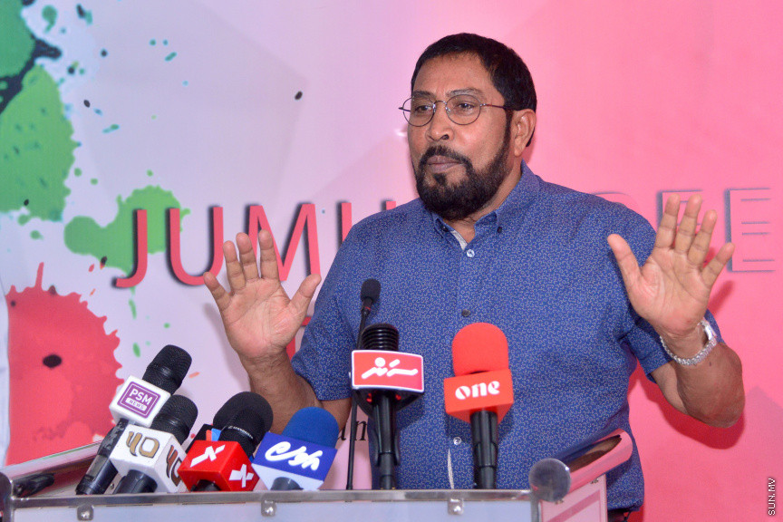 ޖުމްހޫރީޕާޓީއަށް ށ. އަތޮޅާއި ދ. އަތޮޅުން މެންބަރުން ތަކެއް ސޮެއިކުރުމައް ބޭއްވި ރަސްމިތްޔާތުގެ ތެރެއިން -- ސަން ފޮޓޯ/ އަހުމަދު އަވްޝަން އިލްޔާސް