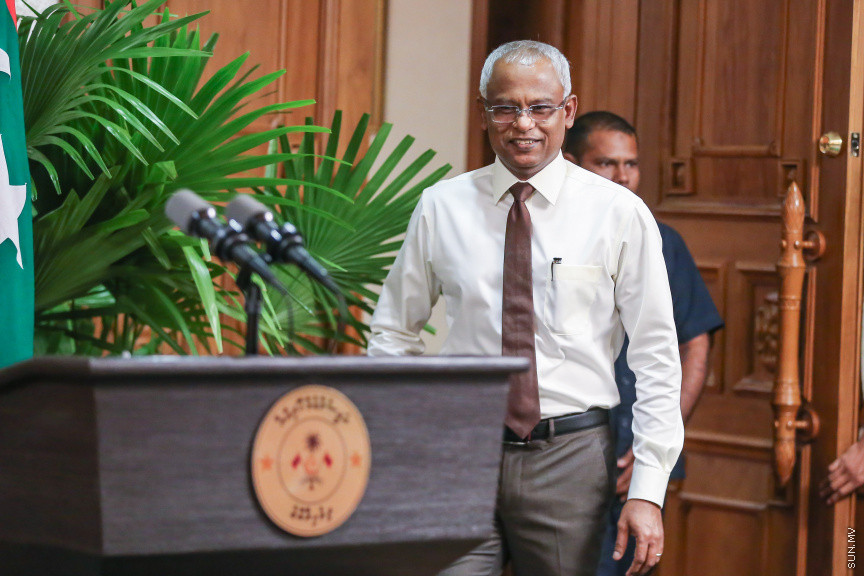 ޖެނުއަރީ 24، 2019: ރައީސް އިބްރާޙިމް މުހައްމަދު ސޯލިހު ނޫސްވެރިންނާއި ބައްދަލުކުރެއްވުން -- ސަން ފޮޓޯ/ ފަޔާޒު މޫސާ