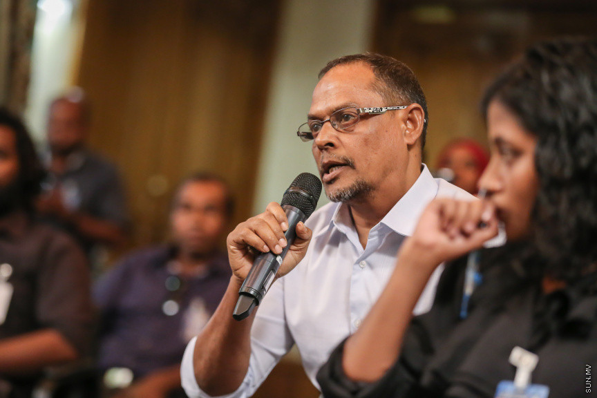ޖެނުއަރީ 24، 2019: ރައީސް އިބްރާޙިމް މުހައްމަދު ސޯލިހު ނޫސްވެރިންނާއި ބައްދަލުކުރެއްވުން -- ސަން ފޮޓޯ/ ފަޔާޒު މޫސާ