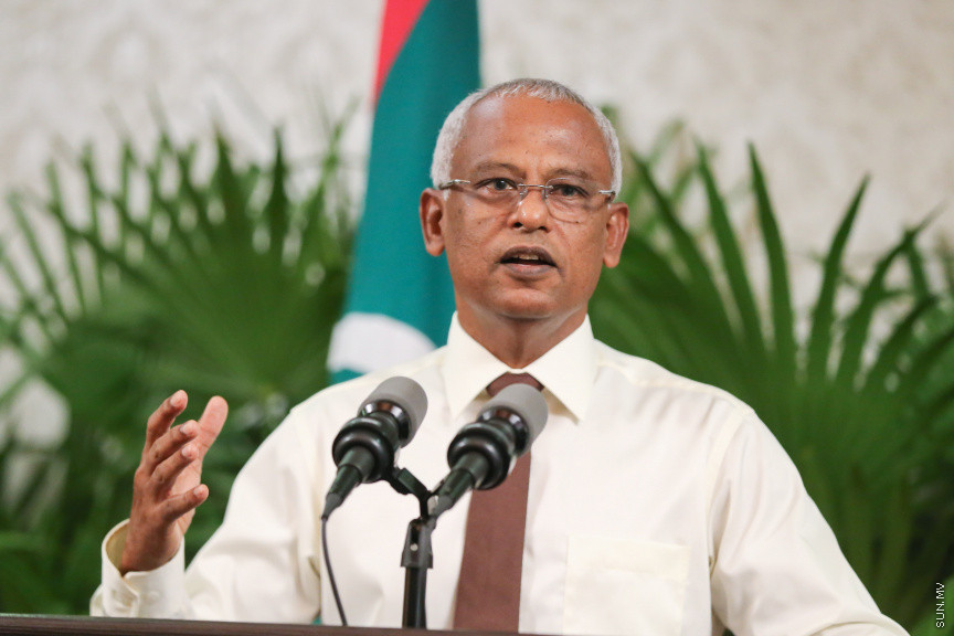 ޖެނުއަރީ 24، 2019: ރައީސް އިބްރާޙިމް މުހައްމަދު ސޯލިހު ނޫސްވެރިންނާއި ބައްދަލުކުރެއްވުން -- ސަން ފޮޓޯ/ ފަޔާޒު މޫސާ