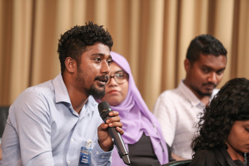 ޖެނުއަރީ 24، 2019: ރައީސް އިބްރާޙިމް މުހައްމަދު ސޯލިހު ނޫސްވެރިންނާއި ބައްދަލުކުރެއްވުން -- ސަން ފޮޓޯ/ ފަޔާޒު މޫސާ