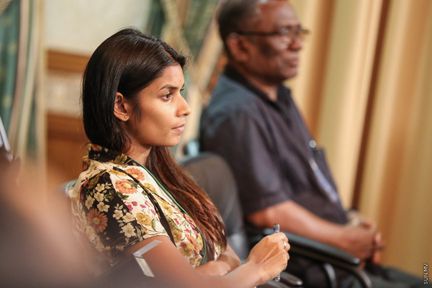 ޖެނުއަރީ 24، 2019: ރައީސް އިބްރާޙިމް މުހައްމަދު ސޯލިހު ނޫސްވެރިންނާއި ބައްދަލުކުރެއްވުން -- ސަން ފޮޓޯ/ ފަޔާޒު މޫސާ