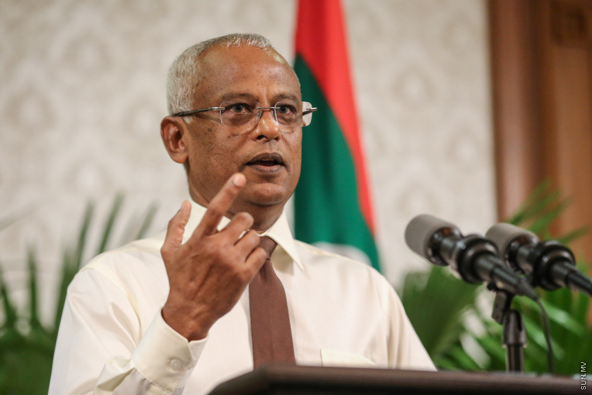ޖެނުއަރީ 24، 2019: ރައީސް އިބްރާޙިމް މުހައްމަދު ސޯލިހު ނޫސްވެރިންނާއި ބައްދަލުކުރެއްވުން -- ސަން ފޮޓޯ/ ފަޔާޒު މޫސާ