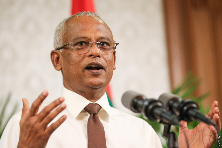 ޖެނުއަރީ 24، 2019: ރައީސް އިބްރާޙިމް މުހައްމަދު ސޯލިހު ނޫސްވެރިންނާއި ބައްދަލުކުރެއްވުން -- ސަން ފޮޓޯ/ ފަޔާޒު މޫސާ