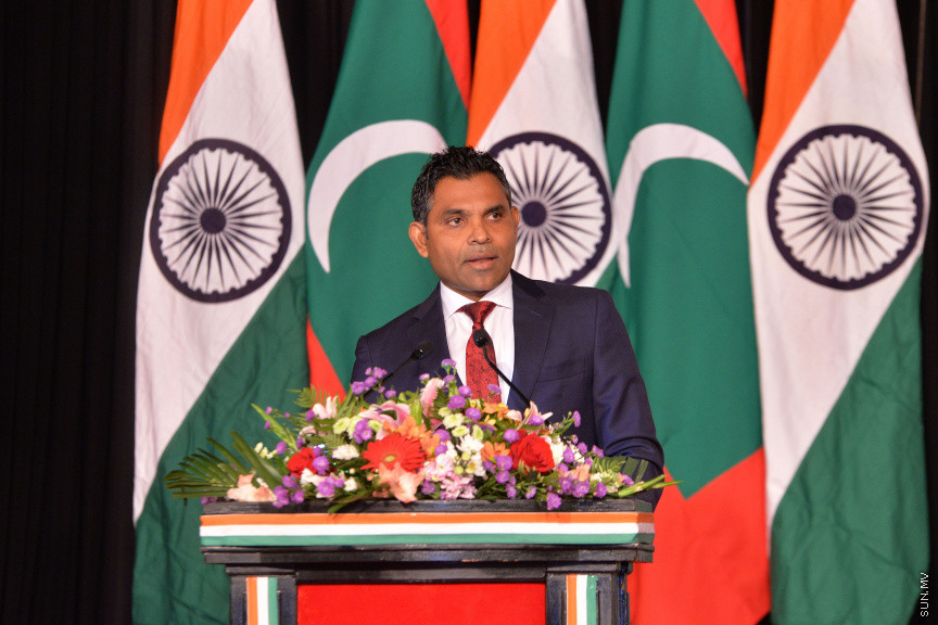 ޖެނުއަރީ 26، 2019: އިންޑިއާގެ ޖުމްހޫރިއްޔަތައް 70 އަހަރު ފުރުމުގެ މުނާސަބަތުގައި ދަރުބާރުގޭގަޢީ ބޭއްވި ރަސްމިއްޔާތުގެ ތެރެއިން: މި ރަސްމިއްޔާތުގައި ނައިބު ރައީސް ފައިސަލް ނަސީމާއި، އިންޑިއާ ސަފީރު އަކިލޭޝް މިޝްރާއާއި، ކުރީގެ ރައީސުންނާއި، މަޖިލީހުގެ ރައީސާއި މަޖިލީހުގެ މެމްބަރުންނާއި ކެބިނެޓު މިނިސްޓަރުން ވަޑައިގެންނެވި -- ސަން ފޮޓޯ/ އަހުމަދު އަވްޝަން އިލްޔާސް