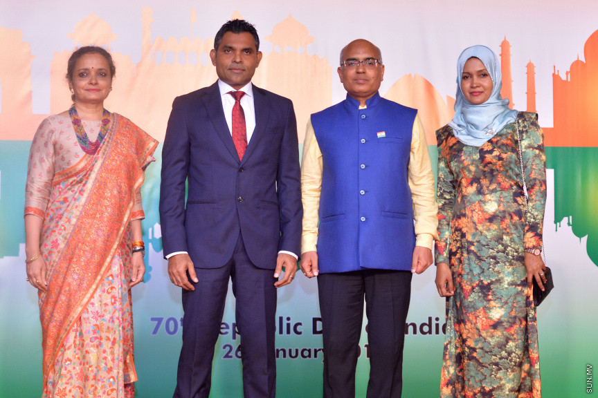 ޖެނުއަރީ 26، 2019: އިންޑިއާގެ ޖުމްހޫރިއްޔަތައް 70 އަހަރު ފުރުމުގެ މުނާސަބަތުގައި ދަރުބާރުގޭގަޢީ ބޭއްވި ރަސްމިއްޔާތުގެ ތެރެއިން: މި ރަސްމިއްޔާތުގައި ނައިބު ރައީސް ފައިސަލް ނަސީމާއި، އިންޑިއާ ސަފީރު އަކިލޭޝް މިޝްރާއާއި، ކުރީގެ ރައީސުންނާއި، މަޖިލީހުގެ ރައީސާއި މަޖިލީހުގެ މެމްބަރުންނާއި ކެބިނެޓު މިނިސްޓަރުން ވަޑައިގެންނެވި -- ސަން ފޮޓޯ/ އަހުމަދު އަވްޝަން އިލްޔާސް