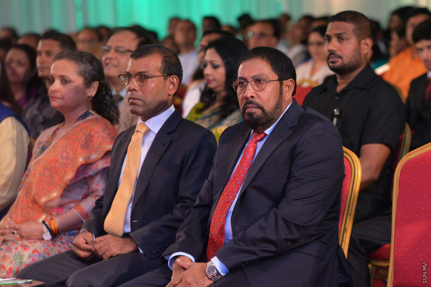 ޖެނުއަރީ 26، 2019: އިންޑިއާގެ ޖުމްހޫރިއްޔަތައް 70 އަހަރު ފުރުމުގެ މުނާސަބަތުގައި ދަރުބާރުގޭގަޢީ ބޭއްވި ރަސްމިއްޔާތުގެ ތެރެއިން: މި ރަސްމިއްޔާތުގައި ނައިބު ރައީސް ފައިސަލް ނަސީމާއި، އިންޑިއާ ސަފީރު އަކިލޭޝް މިޝްރާއާއި، ކުރީގެ ރައީސުންނާއި، މަޖިލީހުގެ ރައީސާއި މަޖިލީހުގެ މެމްބަރުންނާއި ކެބިނެޓު މިނިސްޓަރުން ވަޑައިގެންނެވި -- ސަން ފޮޓޯ/ އަހުމަދު އަވްޝަން އިލްޔާސް