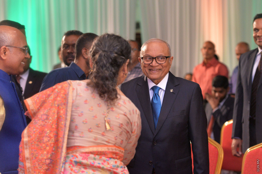 ޖެނުއަރީ 26، 2019: އިންޑިއާގެ ޖުމްހޫރިއްޔަތައް 70 އަހަރު ފުރުމުގެ މުނާސަބަތުގައި ދަރުބާރުގޭގަޢީ ބޭއްވި ރަސްމިއްޔާތުގެ ތެރެއިން: މި ރަސްމިއްޔާތުގައި ނައިބު ރައީސް ފައިސަލް ނަސީމާއި، އިންޑިއާ ސަފީރު އަކިލޭޝް މިޝްރާއާއި، ކުރީގެ ރައީސުންނާއި، މަޖިލީހުގެ ރައީސާއި މަޖިލީހުގެ މެމްބަރުންނާއި ކެބިނެޓު މިނިސްޓަރުން ވަޑައިގެންނެވި -- ސަން ފޮޓޯ/ އަހުމަދު އަވްޝަން އިލްޔާސް